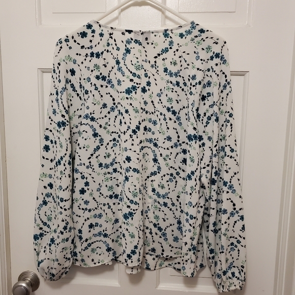 A.N.A. Floral Print Blouse Size Medium, comfy, casual, colorful - Picture 6 of 9